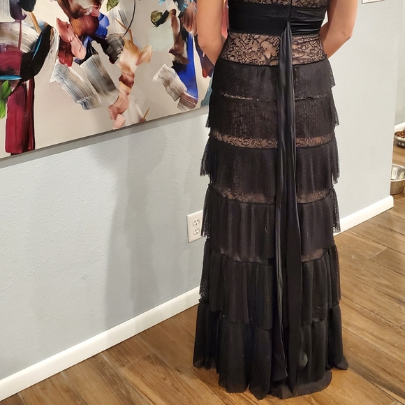 BCBG Full Length Evening/Prom Gown - Picture 4 of 5